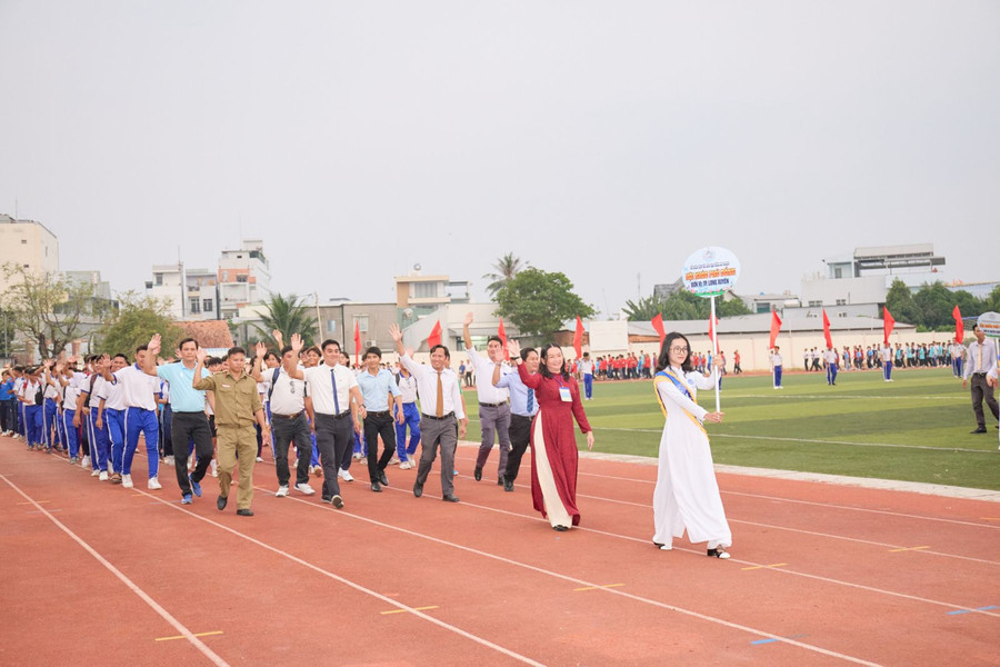 Các đoàn vận động viên tham dự Hội khỏe Phù Đổng và Hội thao Giáo dục Quốc phòng - An ninh.