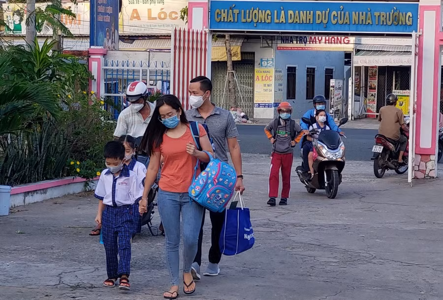 Ngày 15/2, các trường mẫu giáo và trường tiểu học ở tỉnh Sóc Trăng đã đón học sinh trở lại trường.