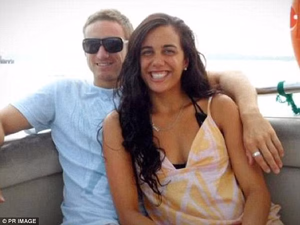 Những hình ảnh mới nhất về chuyện tình của cô gái có khuôn mặt quỷ dữ