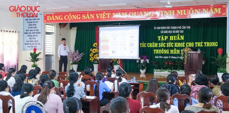 Quang cảnh buổi tập huấn.