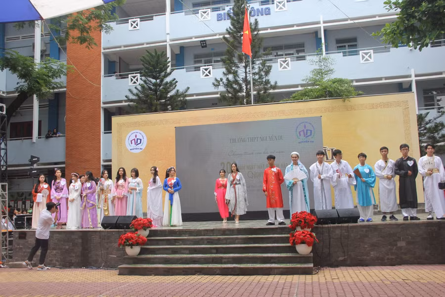 Học sinh tham gia hoá trang thành các nhân vật trong Truyện Kiều