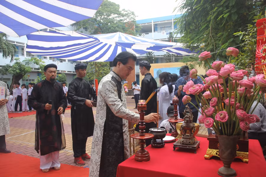 Nghi thức dâng hưởng tưởng nhớ Đại thi hào Nguyễn Du