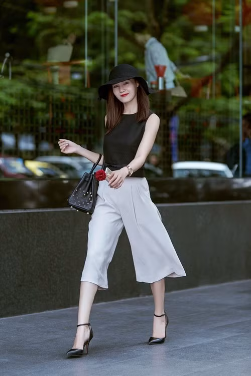 Lan Ngọc khoe chân dài miên man trên phố - ảnh 10