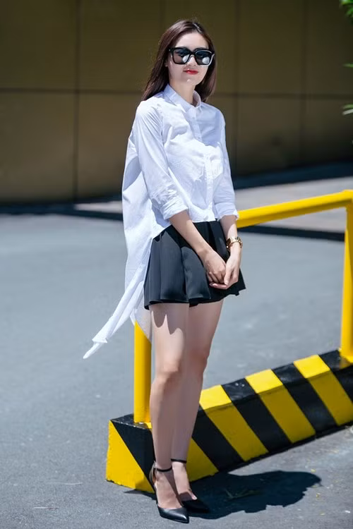 Lan Ngọc khoe chân dài miên man trên phố - ảnh 1