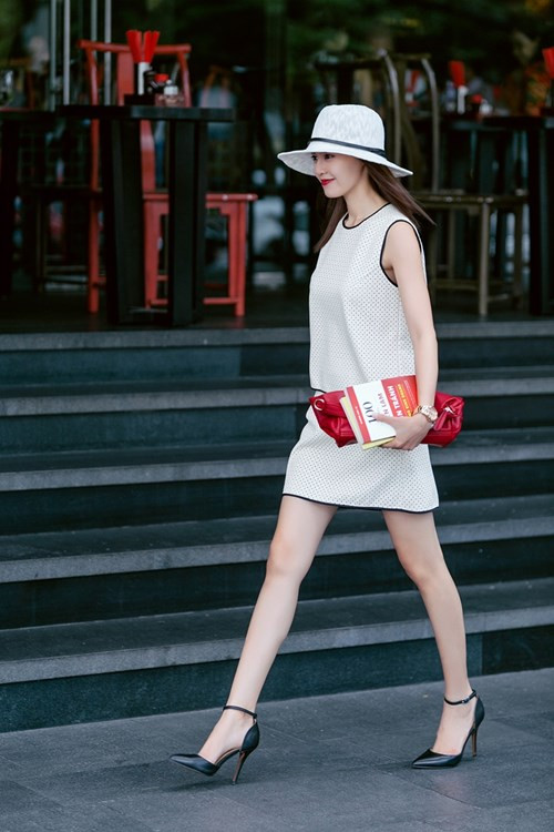 Lan Ngọc khoe chân dài miên man trên phố - ảnh 13