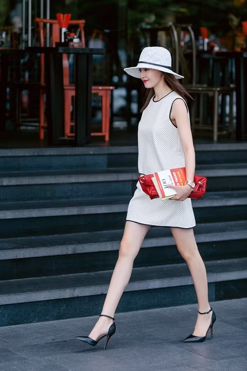 Lan Ngọc khoe chân dài miên man trên phố - ảnh 13