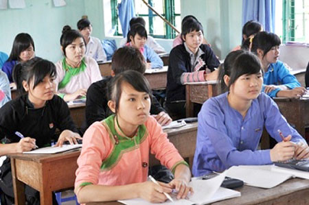 Con có được miễn học phí khi cha mẹ thường trú ở vùng ĐBKK