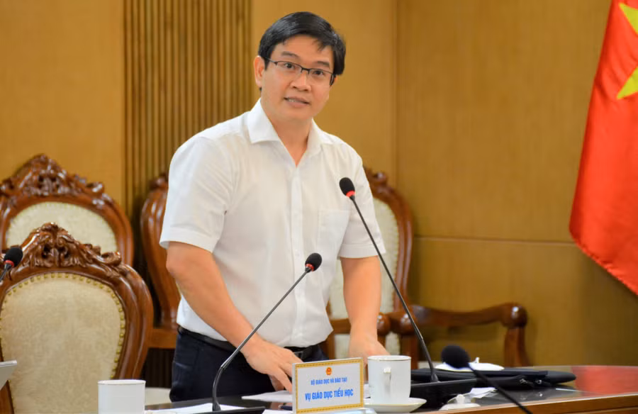 Vụ trưởng Vụ Giáo dục Tiểu học Thái Văn Tài phát biểu tại hội nghị.