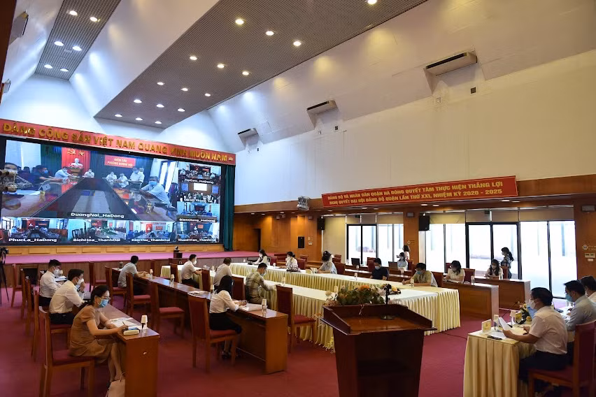 Toàn cảnh Hội nghị tại điểm cầu UBND quận Hà Đông.