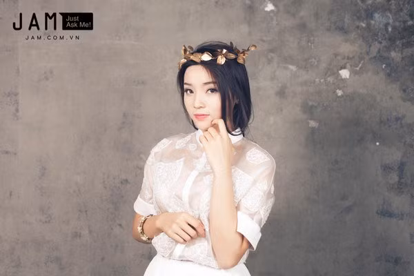 Ngắm vẻ đẹp tuổi 18 mơ mộng của Hoa hậu Kỳ Duyên