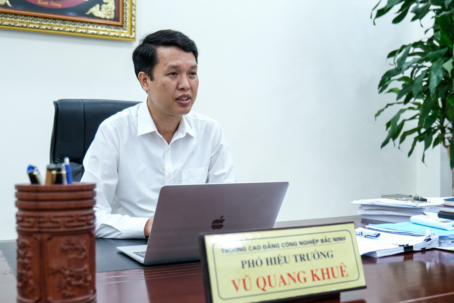 TS Vũ Quang Khuê trao đổi với Báo GD&TĐ. TS Vũ Quang Khuê trao đổi với Báo GD&TĐ.