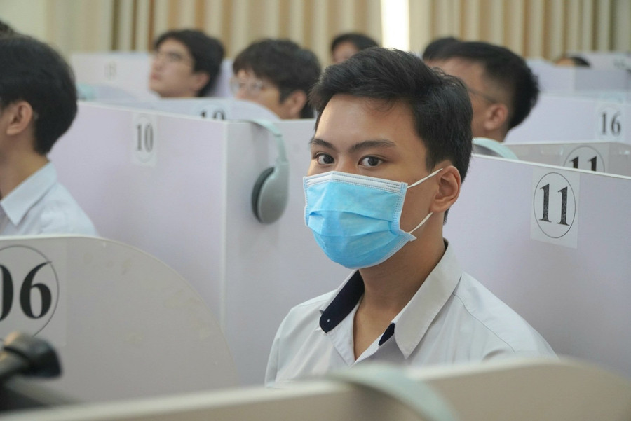 Học sinh lớp 12 dự kỳ thi đánh giá năng lực chuyên biệt do Trường Đại học Sư phạm TPHCM tổ chức. Ảnh: Lê Nam Học sinh lớp 12 dự kỳ thi đánh giá năng lực chuyên biệt do Trường Đại học Sư phạm TPHCM tổ chức. Ảnh: Lê Nam