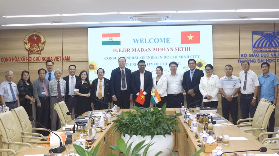 Quang cảnh buổi làm việc.