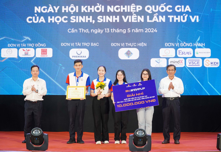 Nhóm SV Trường Đại học Y Dược Cần Thơ đạt giải Nhì tại Cuộc thi HS-SV với ý tưởng khởi nghiệp lần thứ VI. Nhóm SV Trường Đại học Y Dược Cần Thơ đạt giải Nhì tại Cuộc thi HS-SV với ý tưởng khởi nghiệp lần thứ VI.