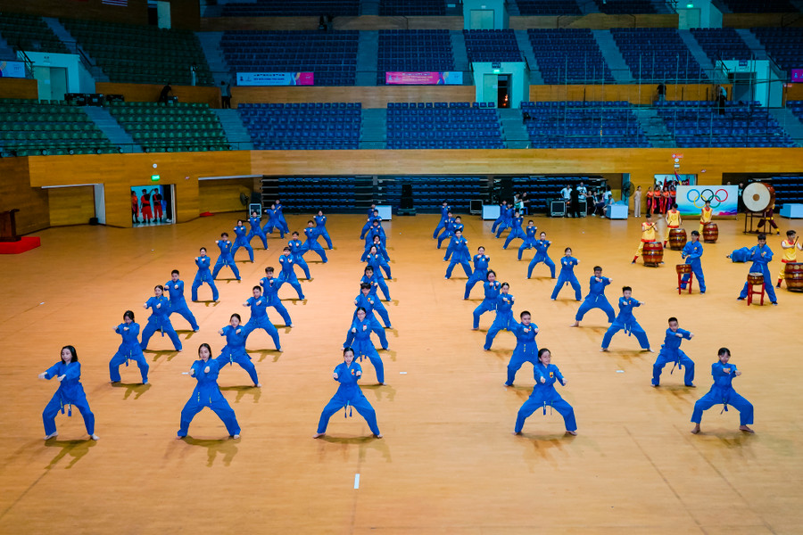 Học sinh Trường Tiểu học - THCS Đức Trí tập luyện cho tiết mục biểu diễn tại Lễ khai mạc ASG 13. Ảnh: PV