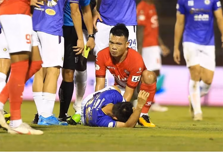 CLB TPHCM tuyên bố sẽ xử phạt nghiêm Hoàng Thịnh. 