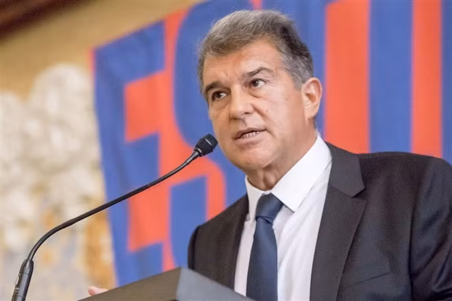 Laporta trở lại ghế chủ tịch Barca.