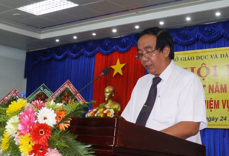 Ông Lê Thanh Liêm - Phó Giám đốc Sở GD&ĐT tỉnh Cà Mau báo cáo tại Hội nghị