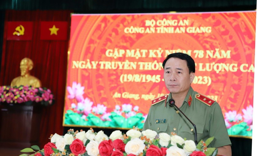 Thứ trưởng Lê Quốc Hùng phát biểu tại buổi làm việc. Thứ trưởng Lê Quốc Hùng phát biểu tại buổi làm việc.