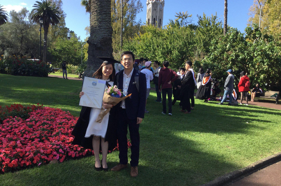 Ngọc Hà cùng bạn trai (nay là chồng) trong lễ tốt nghiệp Thạc sĩ năm 2018.