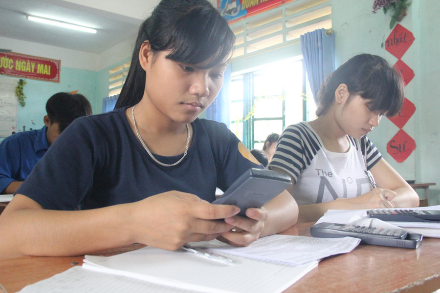 Học sinh Trường THPT số 1 (Lào Cai). Học sinh Trường THPT số 1 (Lào Cai).