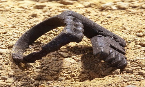 Chiếc nhẫn sắt hình chìa khóa nhỏ mà phụ nữ La Mã cổ đại thường đeo ở nhà. Ảnh: Wikimedia Commons. nhan-cuoi-trong-the-gioi-co-dai-1