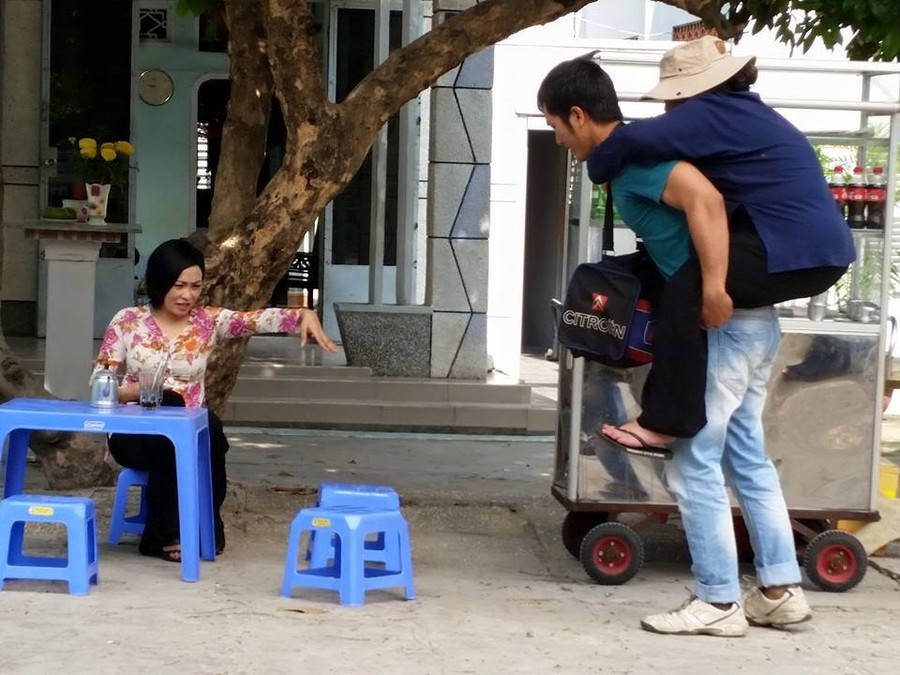 Phương Thanh mặc điệu đà bán rau ở chợ