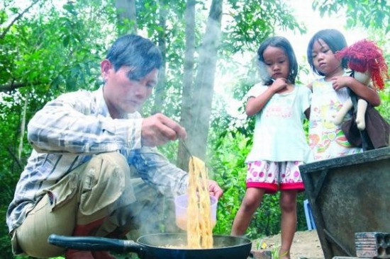 Câu chuyện cảm động về sự hy sinh của những người cha nghèo dành cho con Câu chuyện cảm động về sự hy sinh của những người cha nghèo dành cho con