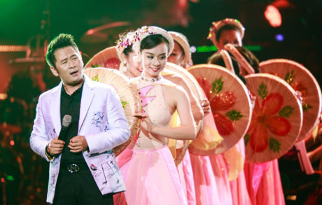 Bằng Kiều lần đầu hát bolero trên sân khấu - Ảnh 2 Bang Kieu lan dau hat bolero tren san khau - Anh 2