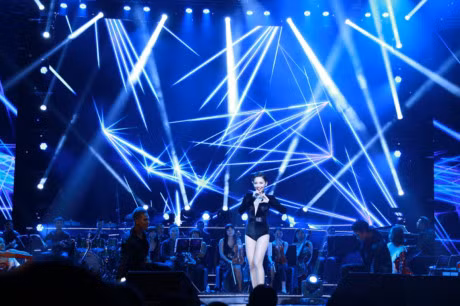 Bang Kieu lan dau hat bolero tren san khau - Anh 8