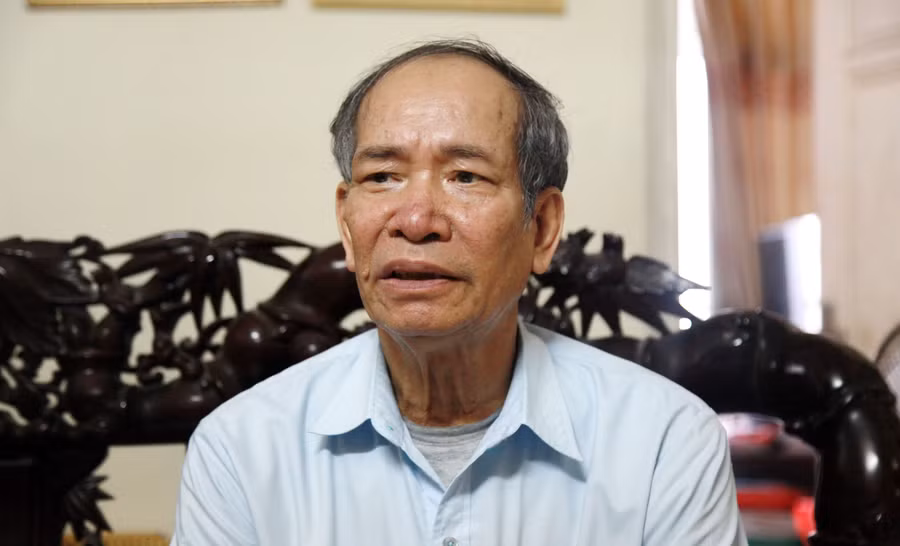 Thầy giáo Phùng Bá Đam. Ảnh: Vân Anh