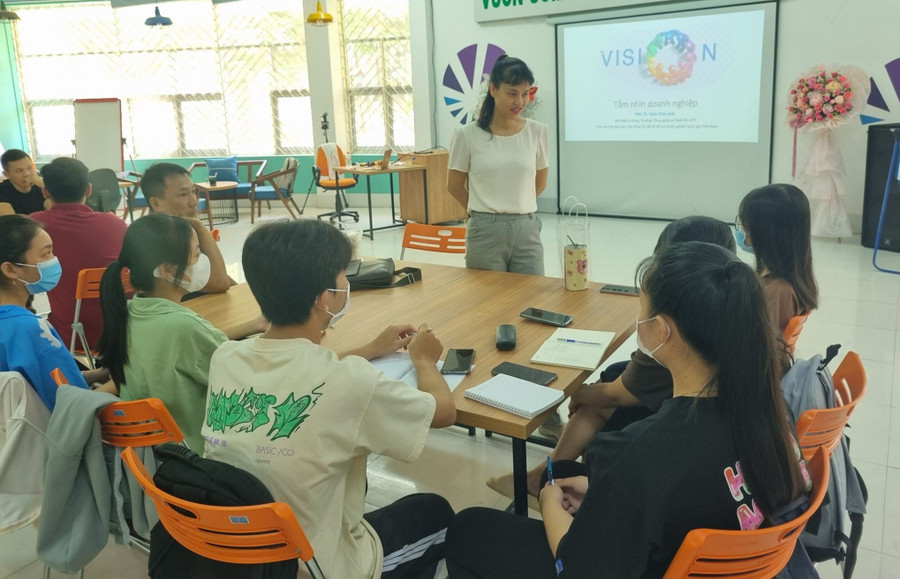 Bồi dưỡng, tập huấn kỹ năng khởi nghiệp, lập nghiệp cho SV Trường ĐH Trà Vinh. Bồi dưỡng, tập huấn kỹ năng khởi nghiệp, lập nghiệp cho SV Trường ĐH Trà Vinh.