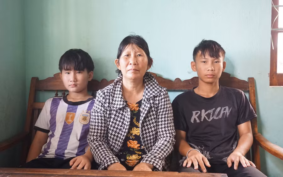 Ba mẹ con bà Vân nương tựa nhau sống qua ngày.