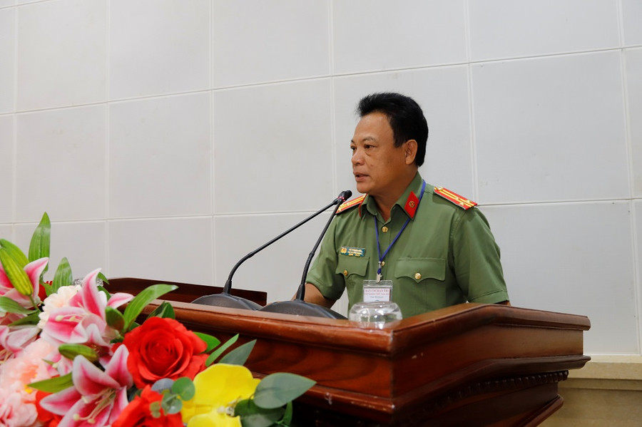 Phó Phòng An ninh, Chính trị nội bộ Công an Tiền Giang - ông Đỗ Thanh Lam phát biểu tại hội nghị.