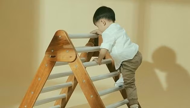 Trẻ em học tốt nhất thông qua hành vi được mô hình hóa. Ảnh minh họa.