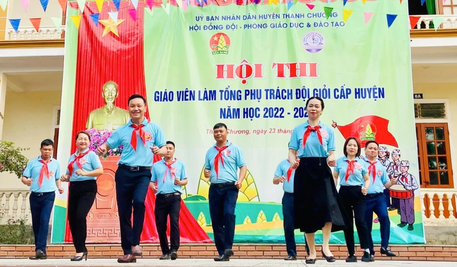 Một buổi tập huấn công tác Đội do Phòng GD&ĐT huyện Thanh Chương, Nghệ An tổ chức. Ảnh: NVCC