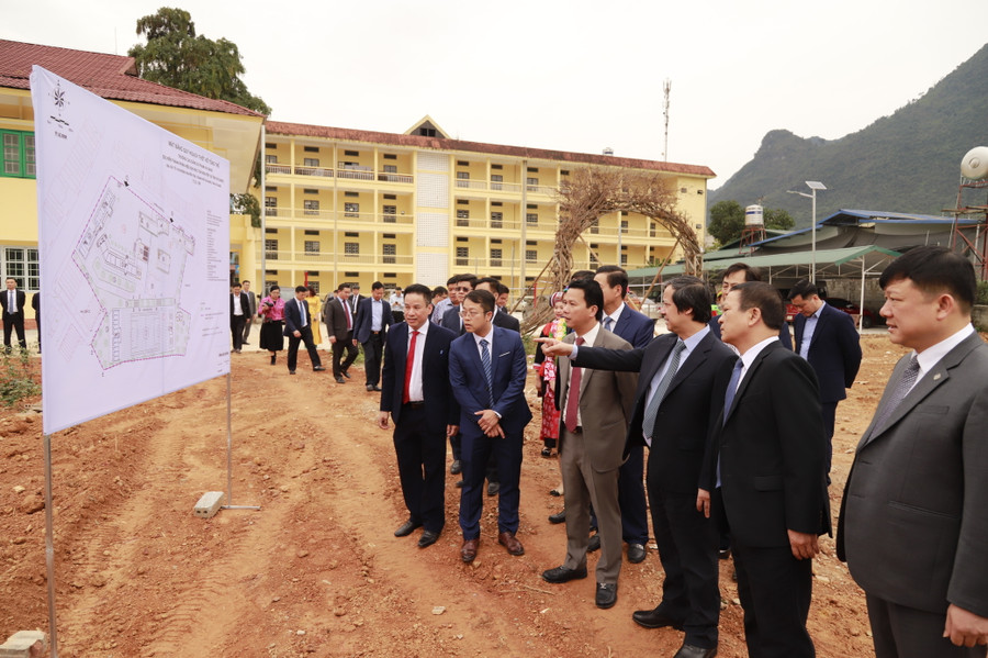 Theo học ở Phân hiệu Đại học Thái Nguyên tại tỉnh Hà Giang sinh viên không chỉ được đào tạo nghề nghiệp, Phân hiệu luôn chú trọng phát triển các kỹ năng mềm qua các câu lạc bộ nhạc cụ dân tộc, khởi nghiệp và nhiều hoạt động ngoại khoá... giúp sinh viên phát triển toàn diện. Theo học ở Phân hiệu Đại học Thái Nguyên tại tỉnh Hà Giang sinh viên không chỉ được đào tạo nghề nghiệp, Phân hiệu luôn chú trọng phát triển các kỹ năng mềm qua các câu lạc bộ nhạc cụ dân tộc, khởi nghiệp và nhiều hoạt động ngoại khoá... giúp sinh viên phát triển toàn diện.