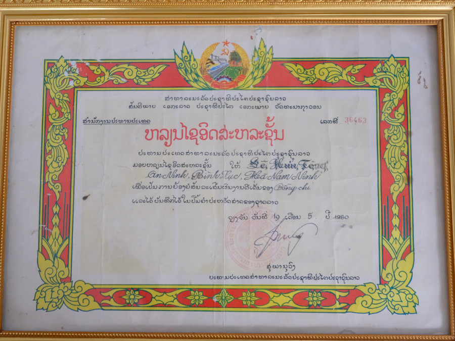 Huân chương Tự do do Chủ tịch nước CHDCND Lào trao tặng cho ông Lê Hữu Tòng. Huân chương Tự do do Chủ tịch nước CHDCND Lào trao tặng cho ông Lê Hữu Tòng.