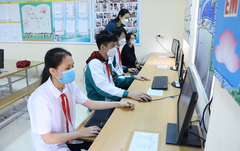 Để học sinh không bị áp lực trước các kỳ thi, cần sự chia sẻ và đồng hành từ cả nhà trường và gia đình.