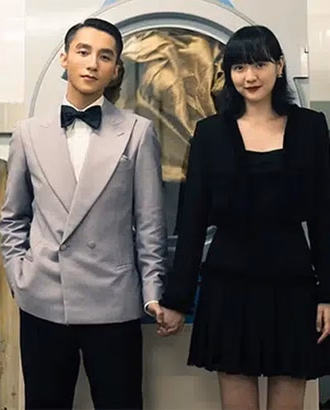 Những cảnh quay thân mật, tình tứ của Hải Tùng cùng Sơn Tùng MTP trong dự án âm nhạc mới ra mắt.