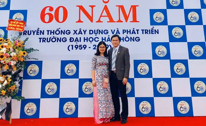 PGS Lê Đắc Nhường (bên phải ảnh) cùng đồng nghiệp.