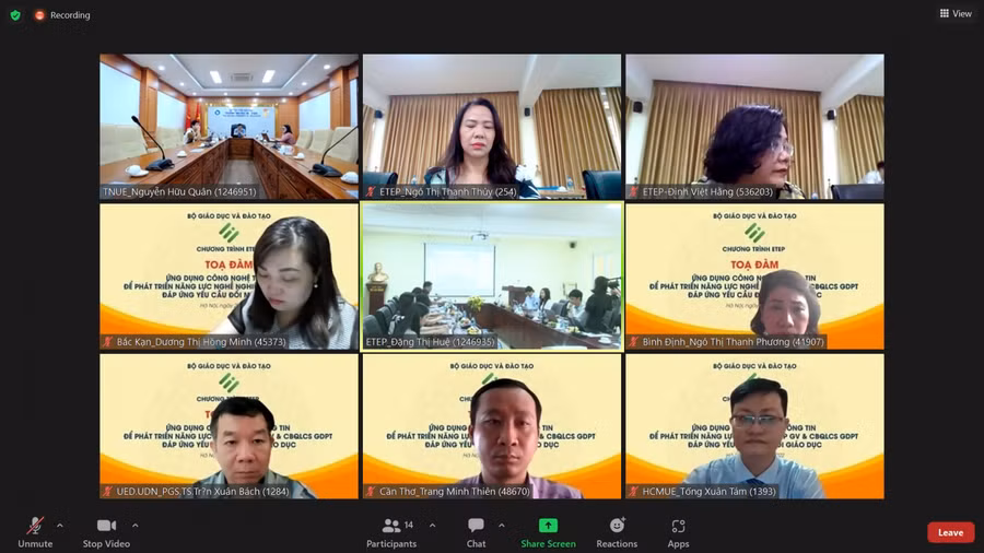 Tọa đàm tổ chức theo hình thức trực tiếp kết hợp trực tuyến.