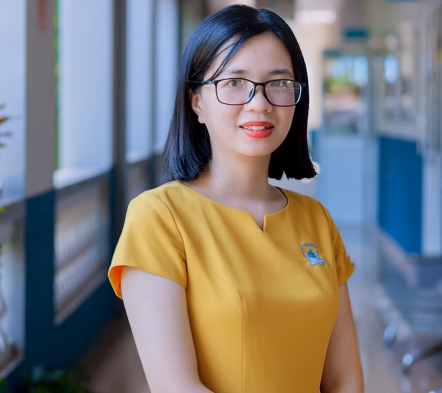 Cô Hà Thị Quỳnh, Tổ trưởng bộ môn Ngữ Văn, thuộc tổ Xã hội khối THCS - Trường Phổ thông liên cấp Tây Hà Nội.