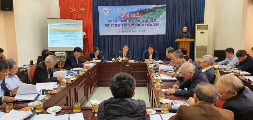 Các đại biểu tham gia Hội thảo góp ý quy hoạch mạng lưới đường sắt thời kỳ 2021 - 2030.