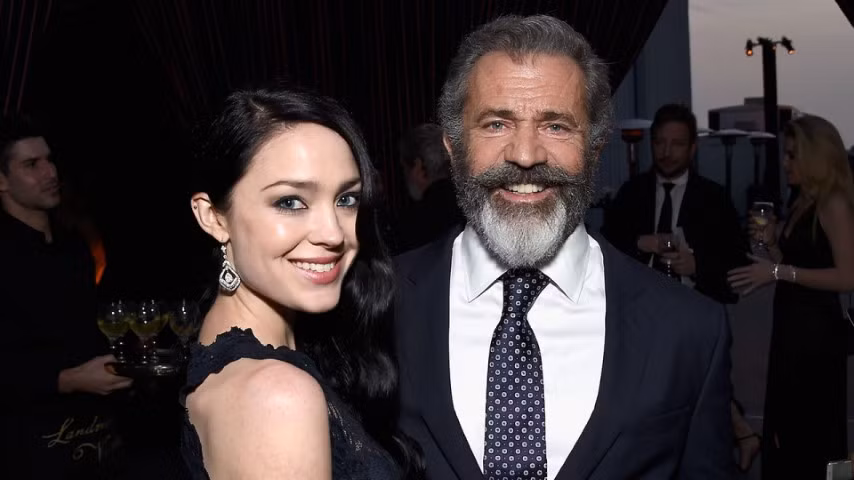 Mel Gibson hạnh phúc bên Rosalind Ross.