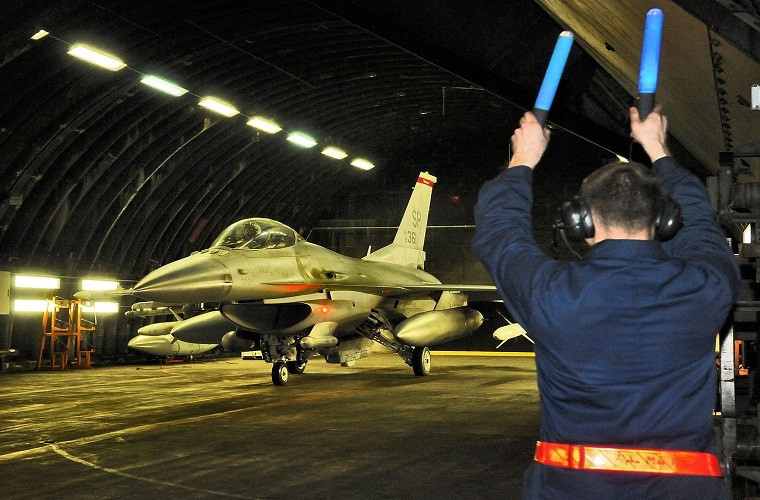 Giai ma cac canh chim dau dan Khong quan My-Hinh-12