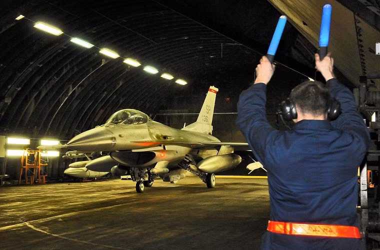 Giai ma cac canh chim dau dan Khong quan My-Hinh-12