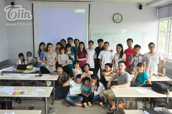 Cựu sinh viên ngoại thương và dự án chép bài bằng tranh