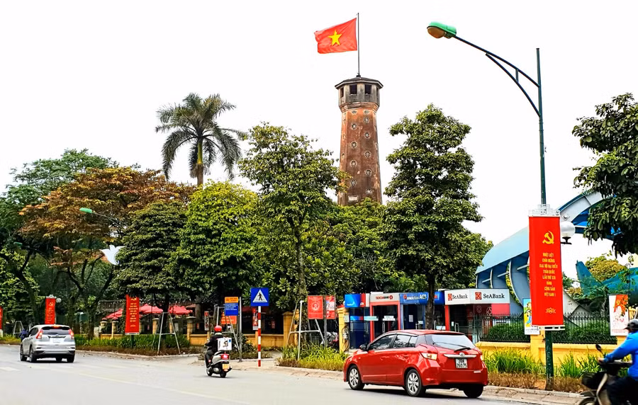 Hà Nội trang hoàng rực rỡ cờ hoa chào mừng Đại hội XIII của Đảng ảnh 13