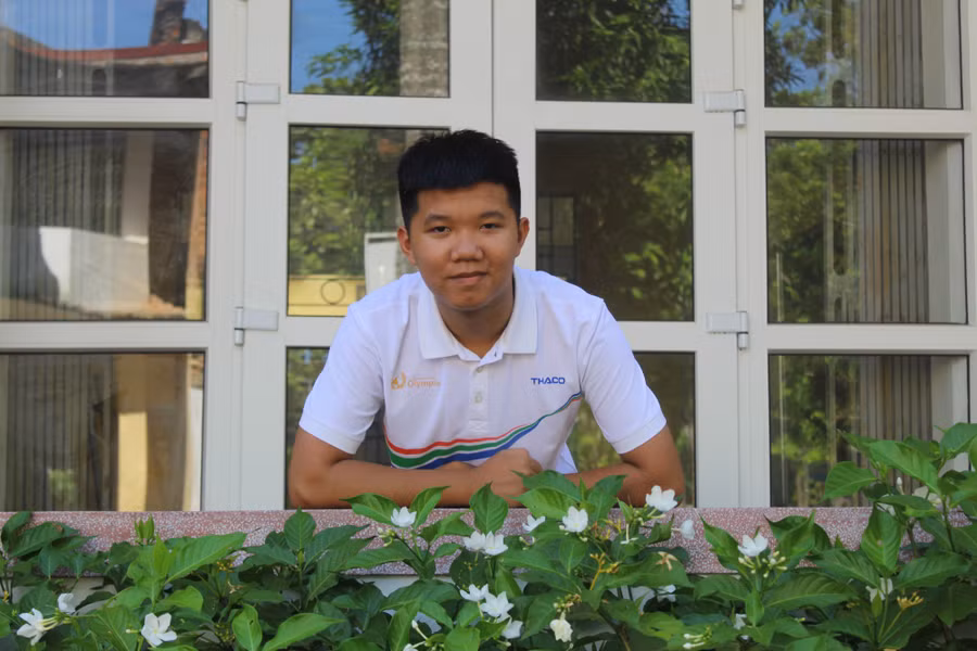 Quán quân Olympia 2023 Lê Xuân Mạnh, Trường THPT Hàm Rồng (Thanh Hóa). 